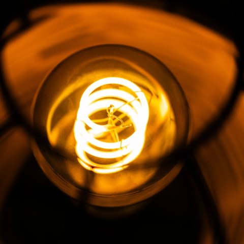 Żarówka LED A60 E27 6W = 50W 660lm 2200K Ciepła 360° Filament Dymiona