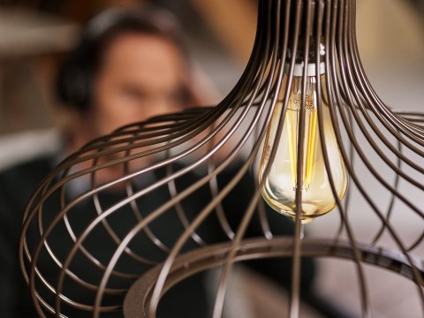 Żarówka LED E27 ST64 4W = 35W 440lm 2000K Ciepła 360° Filament