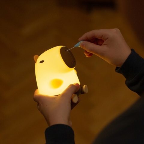 Lampka nocna LED Kapibara Smarkara 2.5 W z funkcją włączania przez pociągnięcie