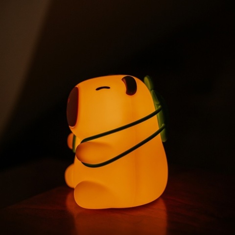 Lampka silikonowa Kapibara Turysta z akumulatorem i światłem RGB