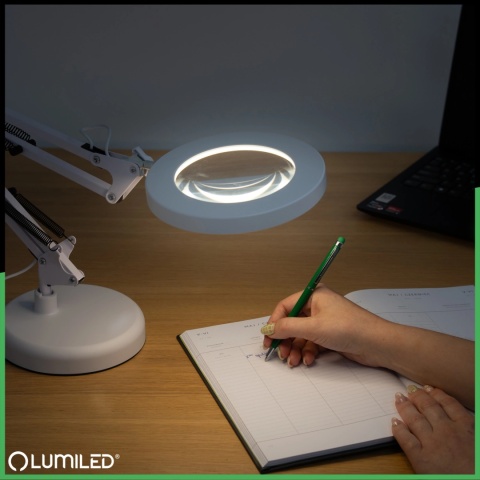 Regulowane ramię lampki LED LUCA z przegubami