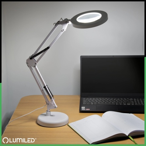 Lampka kreślarska LUCA z białym wykończeniem i powiększeniem