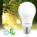 Zbliżenie na żarówkę LED E27 15 W 3000 K A65