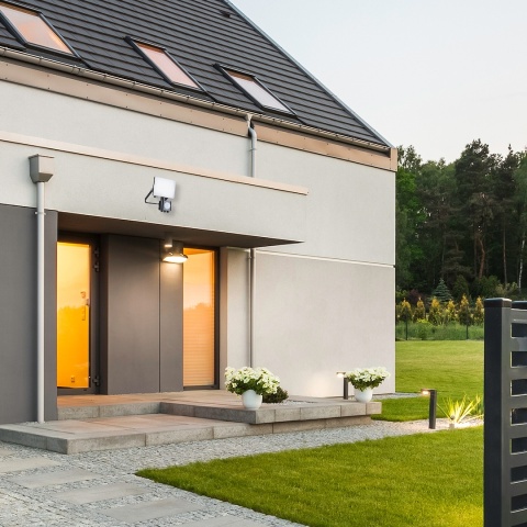 Naświetlacz LED 10W 950lm 5000K Czujnik Ruchu Zewnętrzny IP44 Garaż Ogród