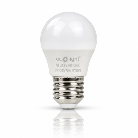 Żarówka LED E27 G45 7W 6500K ECO LIGHT EC79559 na białym tle z odbiciem.