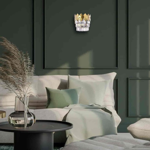 CARISMA GOLD nad sofą na zielonej ścianie - aranżacja salonu