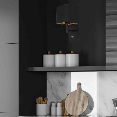 NAPOLI BLACK/GOLD na ciemnej ścianie w kuchni