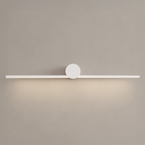 Kinkiet ARTIST biały 9W LED 60cm - podłużna oprawa z włączonym światłem na ścianie