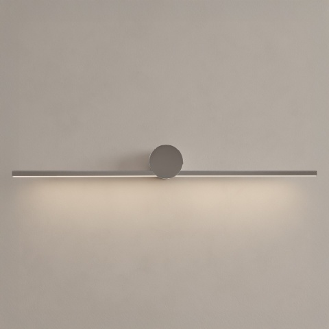 Kinkiet ARTIST chrom 9W LED 60cm - podłużna oprawa z włączonym światłem na ścianie