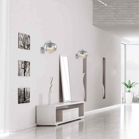 Kinkiety LUNA w jasnym przedpokoju przy lustrze