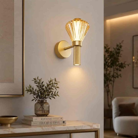Kinkiet PADRE GOLD LED 8W - aranżacja nad konsolą w salonie
