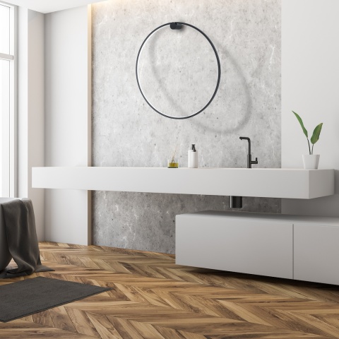 Kinkiet SATURNO BLACK LED 46W - montaż na jasnej ścianie nad umywalką