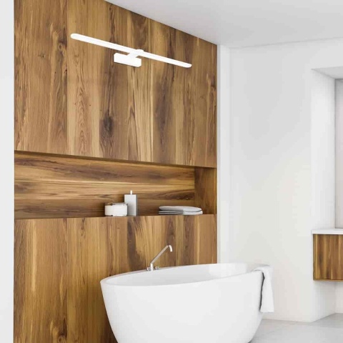 Kinkiet SPLASH biały 60cm LED 12W - aranżacja na ścianie z drewnianym wykończeniem