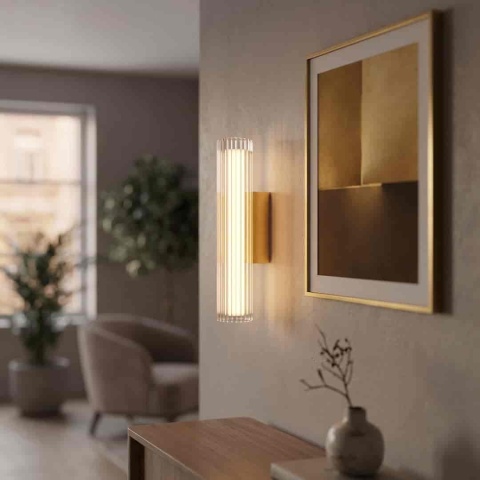 Kinkiet TRIVIA GOLD LED 6W - aranżacja na ścianie obok obrazu