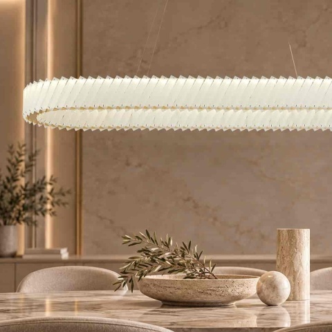 Świecący klosz lampy DELUXE 120 cm nad nakrytym stołem